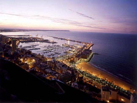 Alicante, de noche.